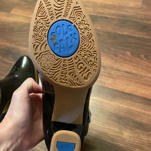 Elegant Black, Patent Leather Fluevog Heels - Picture 12 of 16